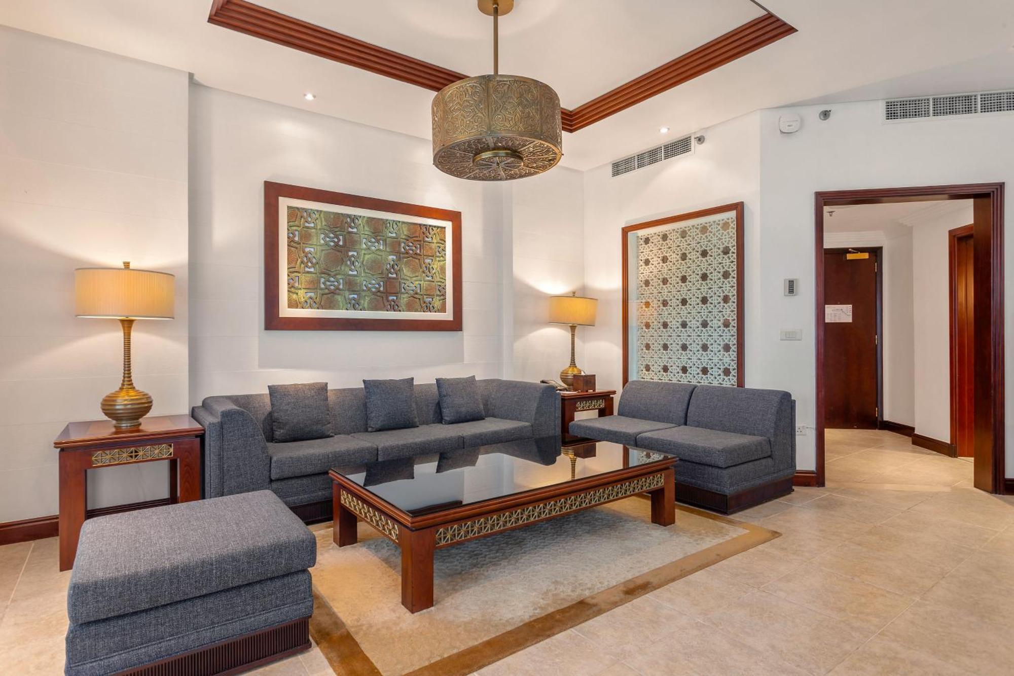 فندق عجمان المظهر الخارجي الصورة A living room at the hotel